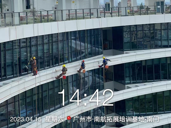 高空作業(yè)安全為先，專(zhuān)業(yè)操作確保無(wú)憂